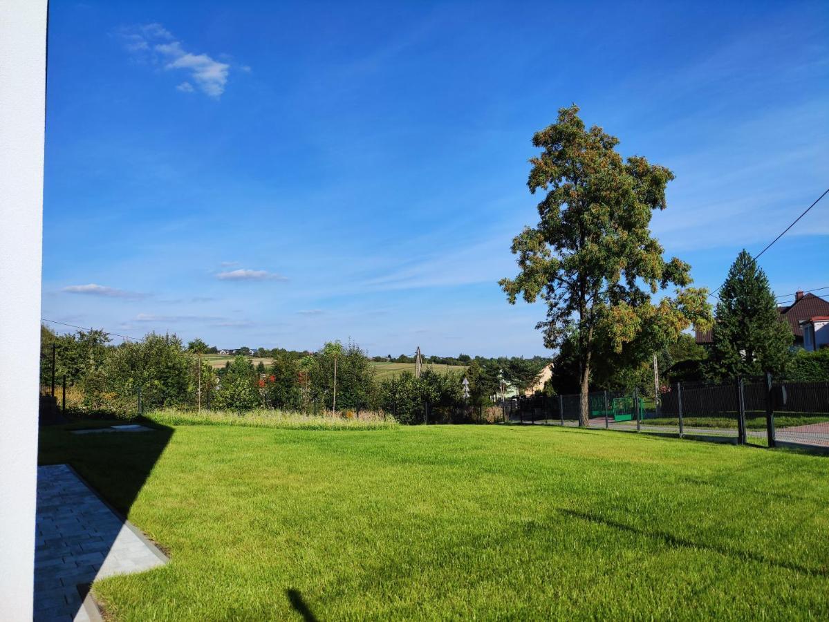 Trzy Male Drzewka Apartment Wielka Wies  Bagian luar foto